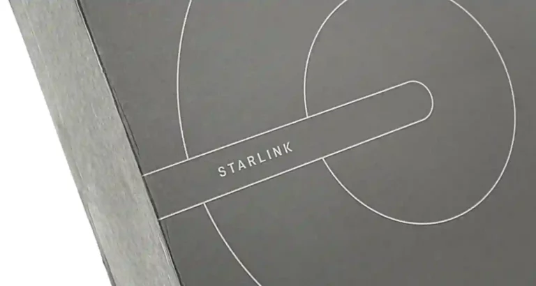 Le auto Tesla saranno collegate ai satelliti Starlink