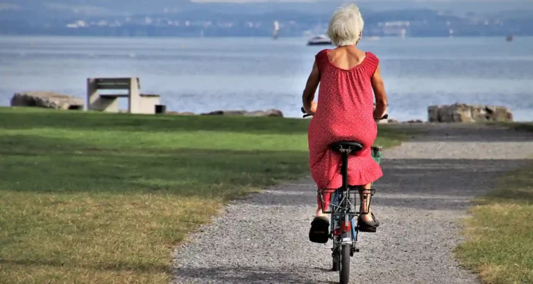 Pensione sociale donne a 65 anni a chi spetta